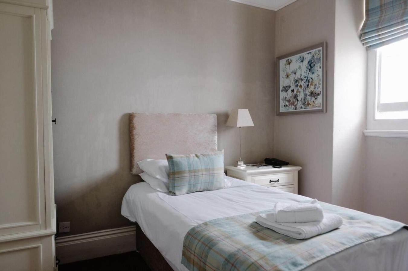 Hostal Court Colman Manor Bridgend  Exterior foto